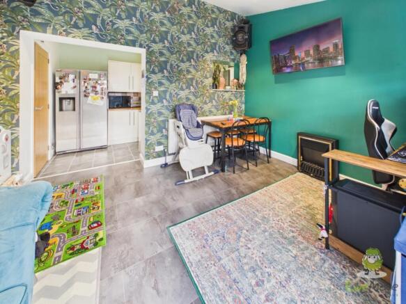 CAM04233G0-PR0055-STILL015