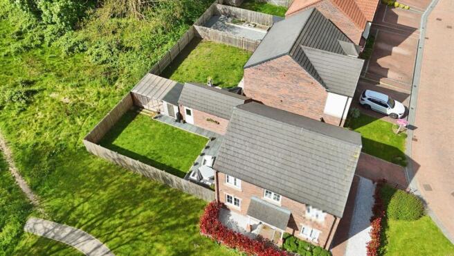 4 bed Detached for sale Image 8