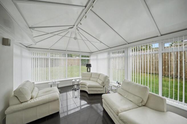 5 bed Detached for sale Image 12