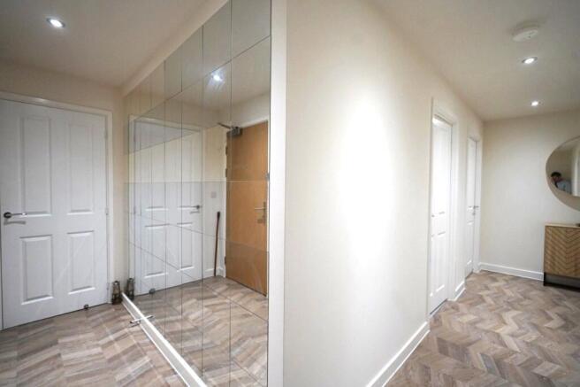 2 bed Flat for sale Image 5