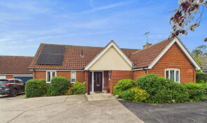 9, Andrew Burtts Close, Woodbridge IP13 9TD