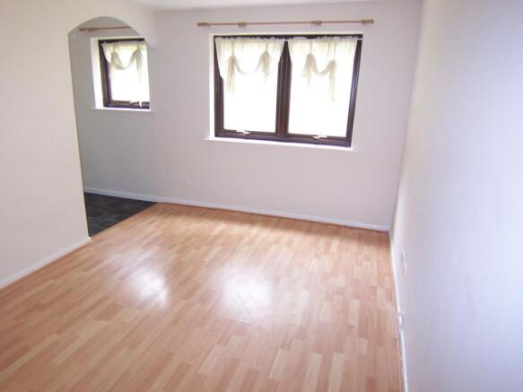 LOUNGE/BEDROOM