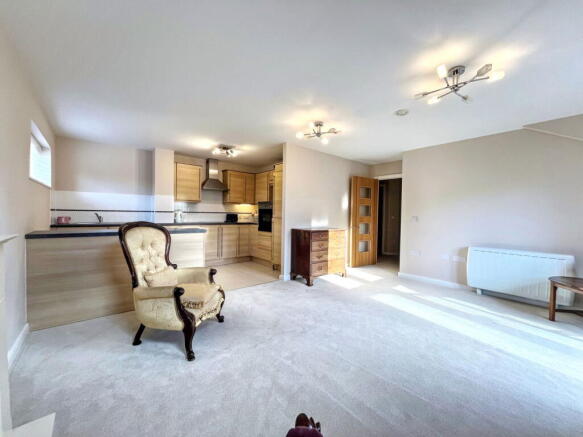 2 bed Apartment for sale Image 4