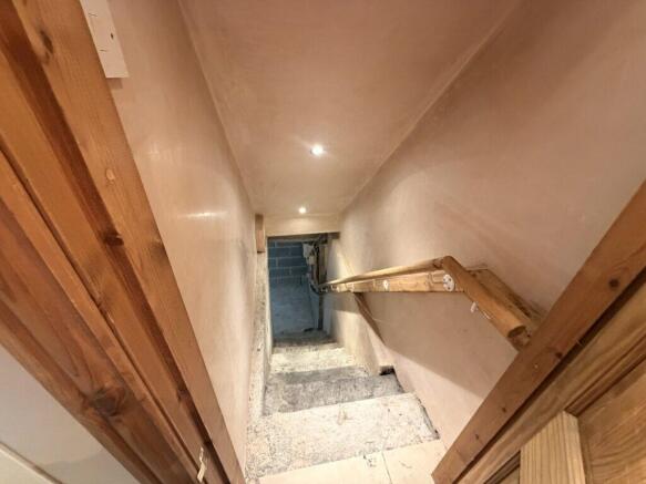 2 bed Terraced to rent Image 9