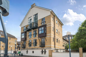Flat 2, 6 Queen Anne House, Hardy Avenue, Silvertown, London E16 1SX