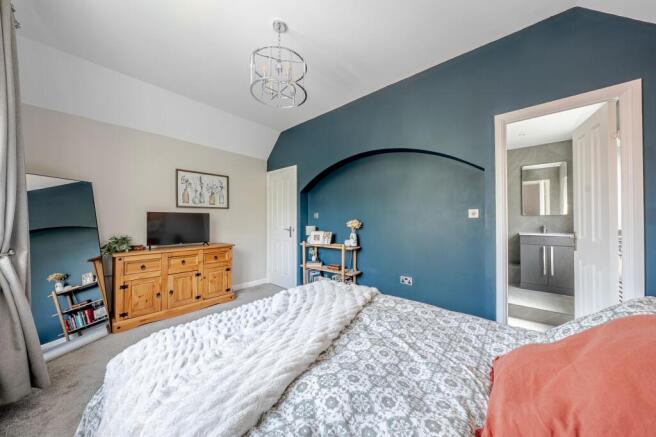 4 bed Detached for sale Image 12