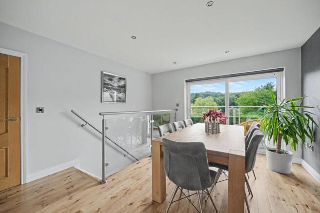 6 bed Detached for sale Image 9