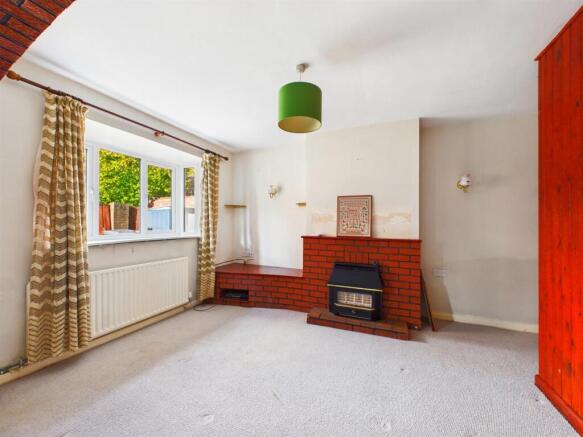 LIVING/DINING ROOM