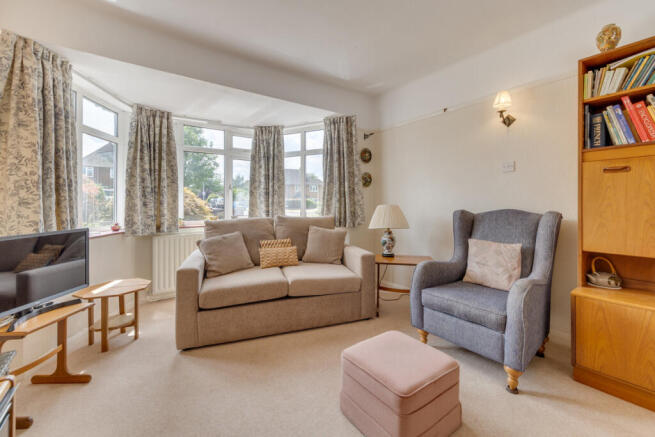 Heathcote Drive, East Grinstead, RH19 photo 4