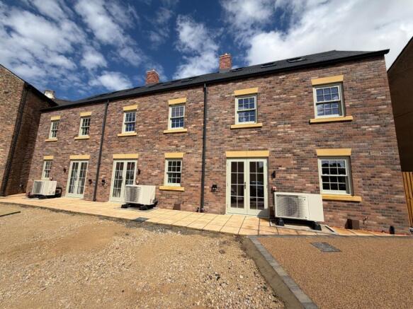 3 bed Terraced for sale Image 12