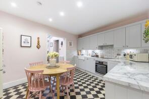 37, Albany Passage, Richmond TW10 6DL