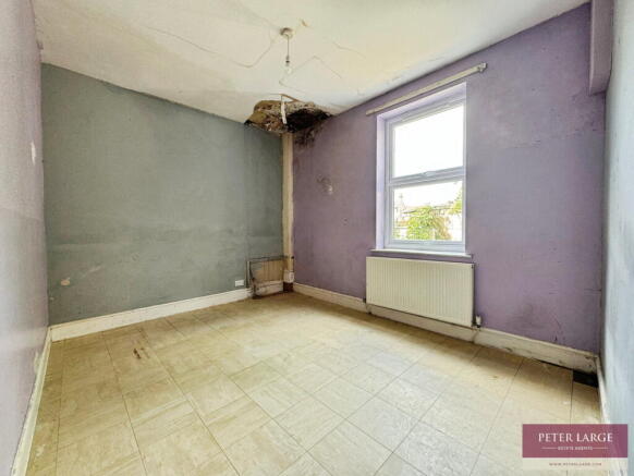 15 Sandringham Avenue, Rhyl, LL18 1NL photo 4
