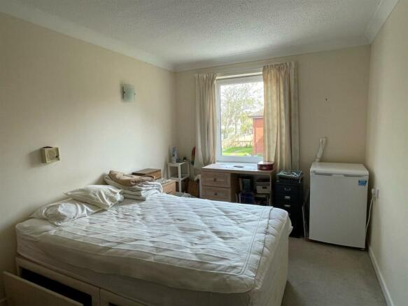 Bedroom..jpg