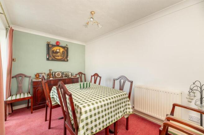 5 bed Semi-Detached for sale Image 6