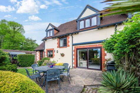 Tilburstow Hill Road, South Godstone, Godstone, RH9 8NP