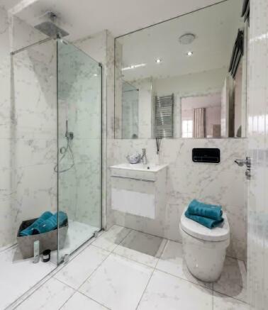4 bed Detached for sale Image 11