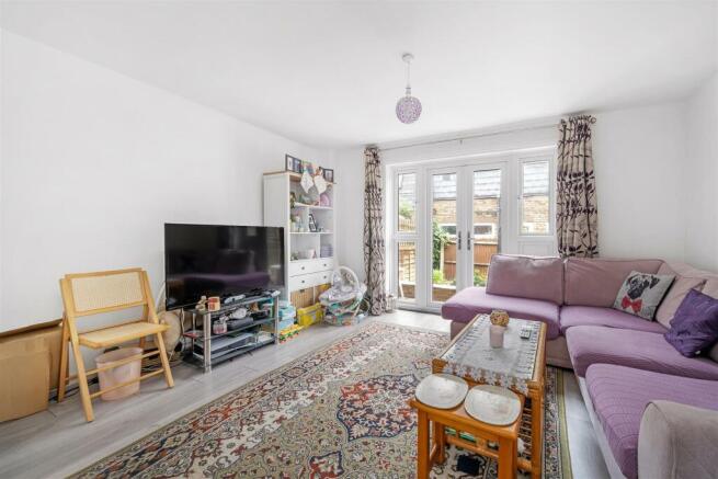 23 Beeches Close-3.JPG
