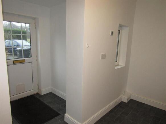2 bed House to rent Image 4