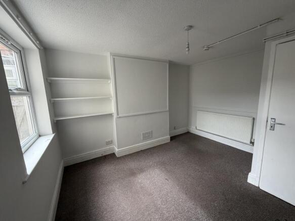 2 bed Apartment to rent Image 4