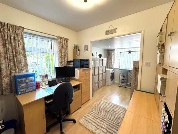 4 bed Detached for sale Image 9