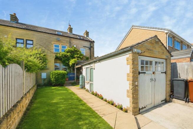 3 bed Semi-Detached for sale in yeadon