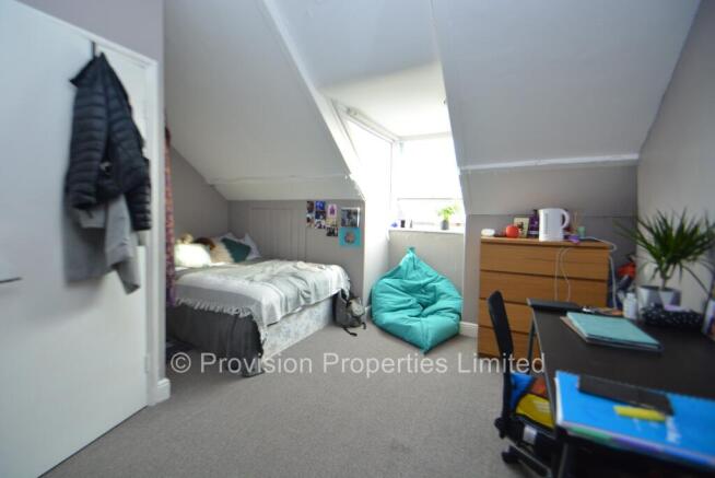 6 bed Terraced to rent Image 11
