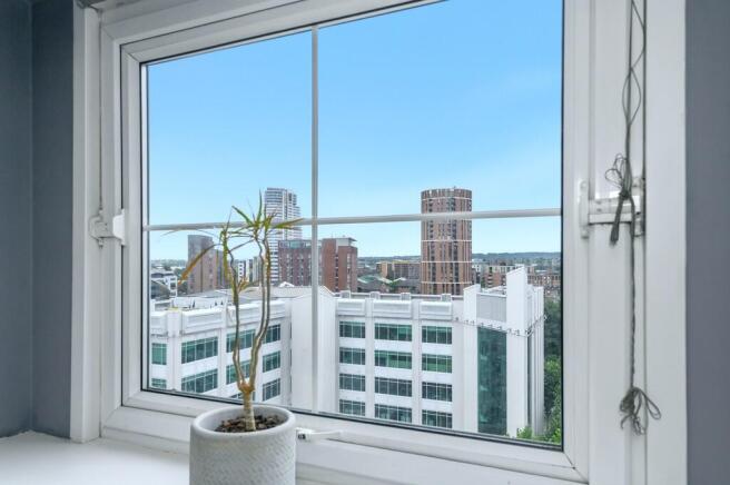 3 bed Apartment for sale Image 8