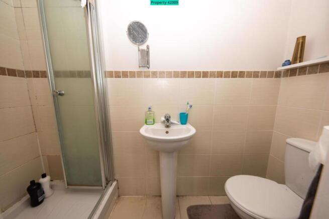 en suite to master bed