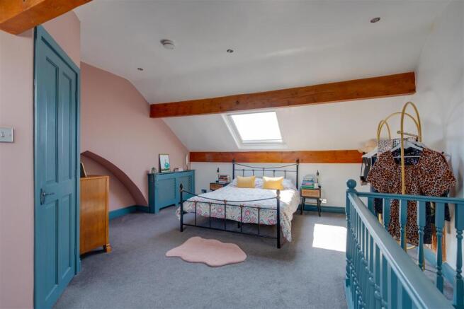 4 bed Terraced for sale Image 12
