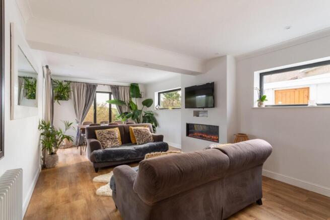 lounge dining room (2).jpg