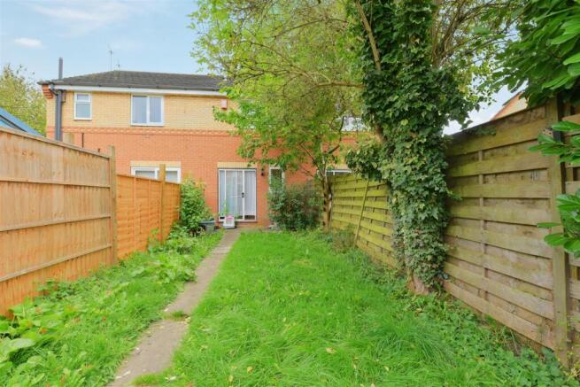 2 bed Town House to rent Image 4