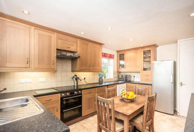 5 bed Detached Bungalow for sale Image 4