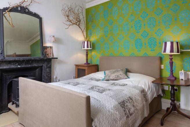Bedroom, 21 Al...