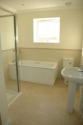 BATHROOM/SHOWER ROO