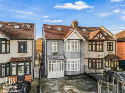 Woodford Avenue, Ilford, IG2