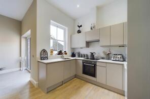 Flat 6, Eagle House, Station Approach, Tadworth KT20 5AH