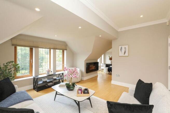 3 bed Flat for sale Image 5
