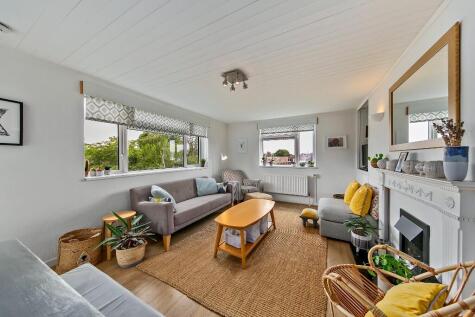 West Hall Road, London, TW9