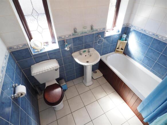 Family Bathroom 310