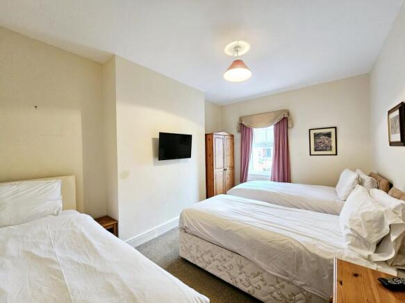 5 bed Terraced for sale Image 11
