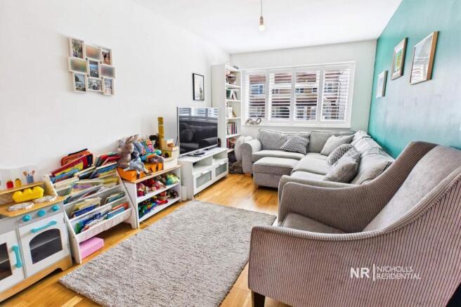 Church Rise, Chessington, Surrey. KT9 photo 4