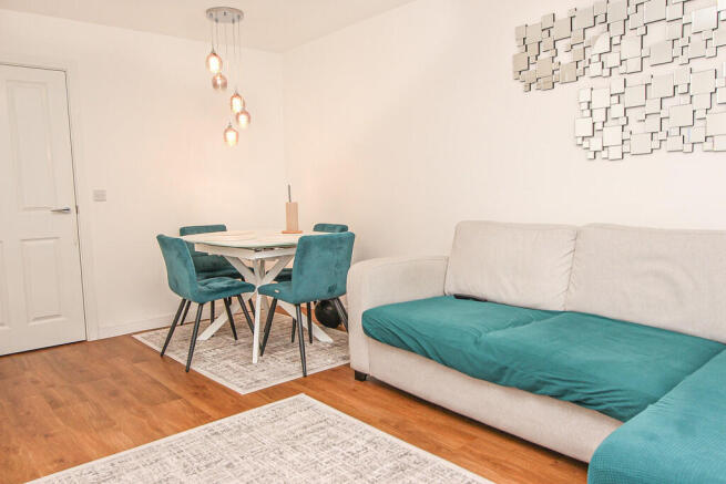 Lounge/Dining Roo...