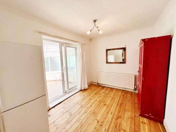 Dining Room pic 1.jpg