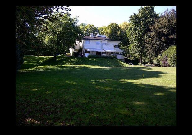 House for sale on the banks for Lake Geneva