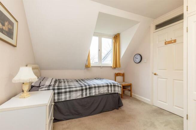 Carfax Court Redland Bed 2b.jpg