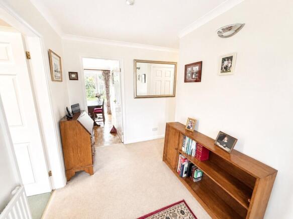 4 bed Bungalow for sale Image 9