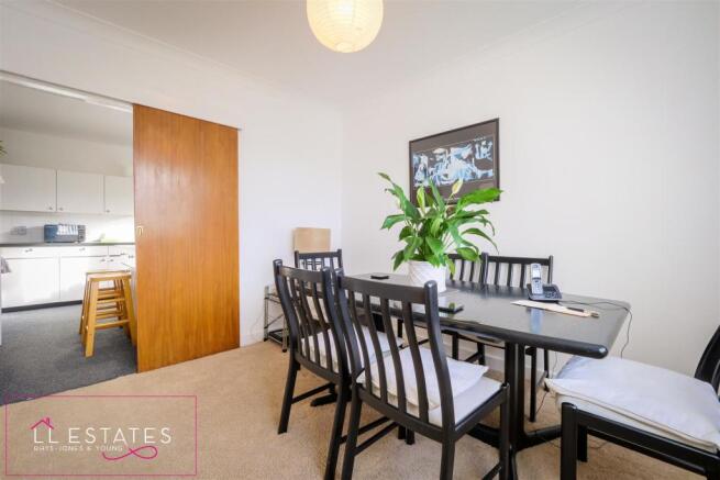 DINING ROOM.jpg