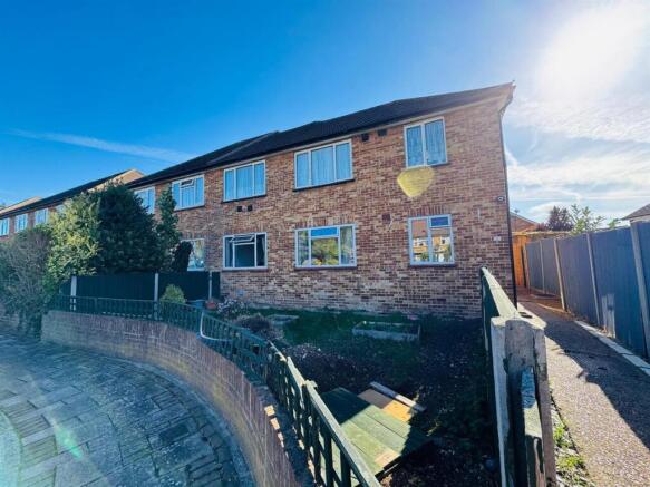 2-bed flat on Sutton Lane, Hounslow, £350,000
