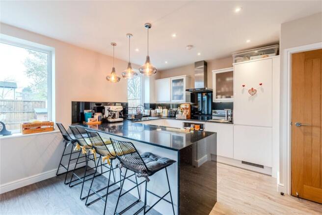 3 bed Town House for sale Image 4