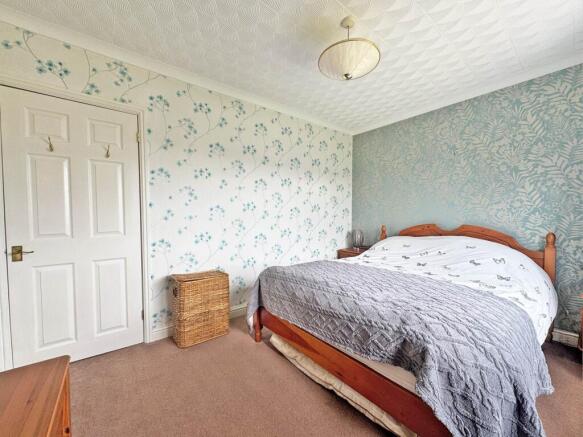 2 bed Semi-Detached Bungalow for sale Image 4